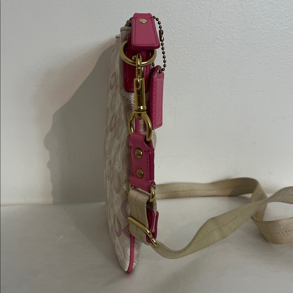 Coach Crossbody Heart Swingpack - Picture 5 of 17